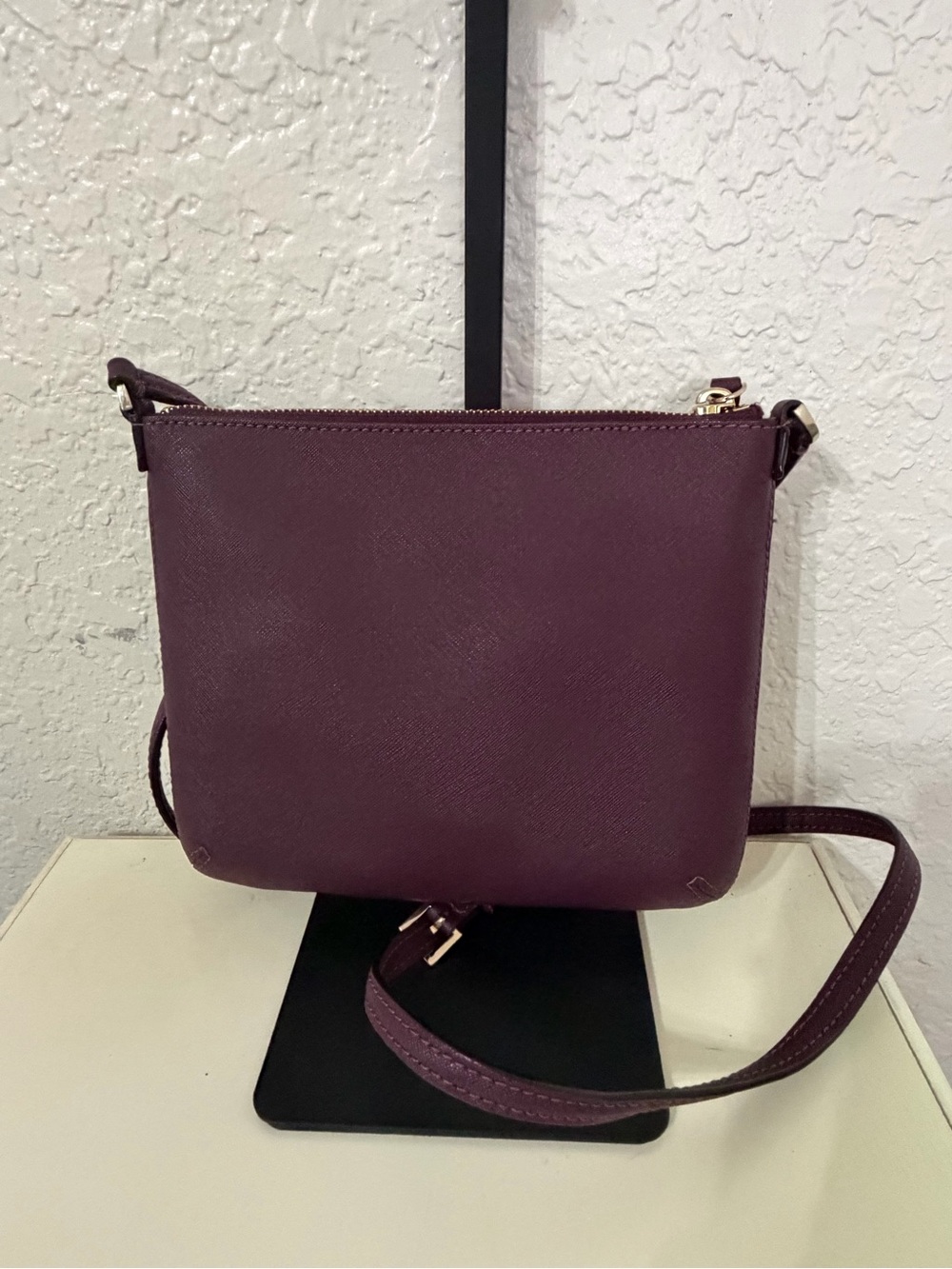 kate spade plum crossbody bag with gold logo - Picture 2 of 6